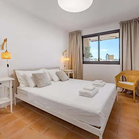 Sea View Family Apartment Heated Pool אדחה