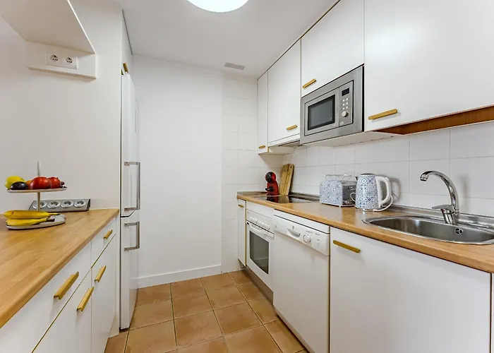 Апартаменти Sea View Family Heated Pool *