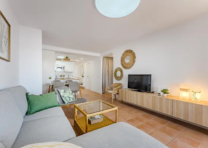 Sea View Family Heated Pool Апартаменти *